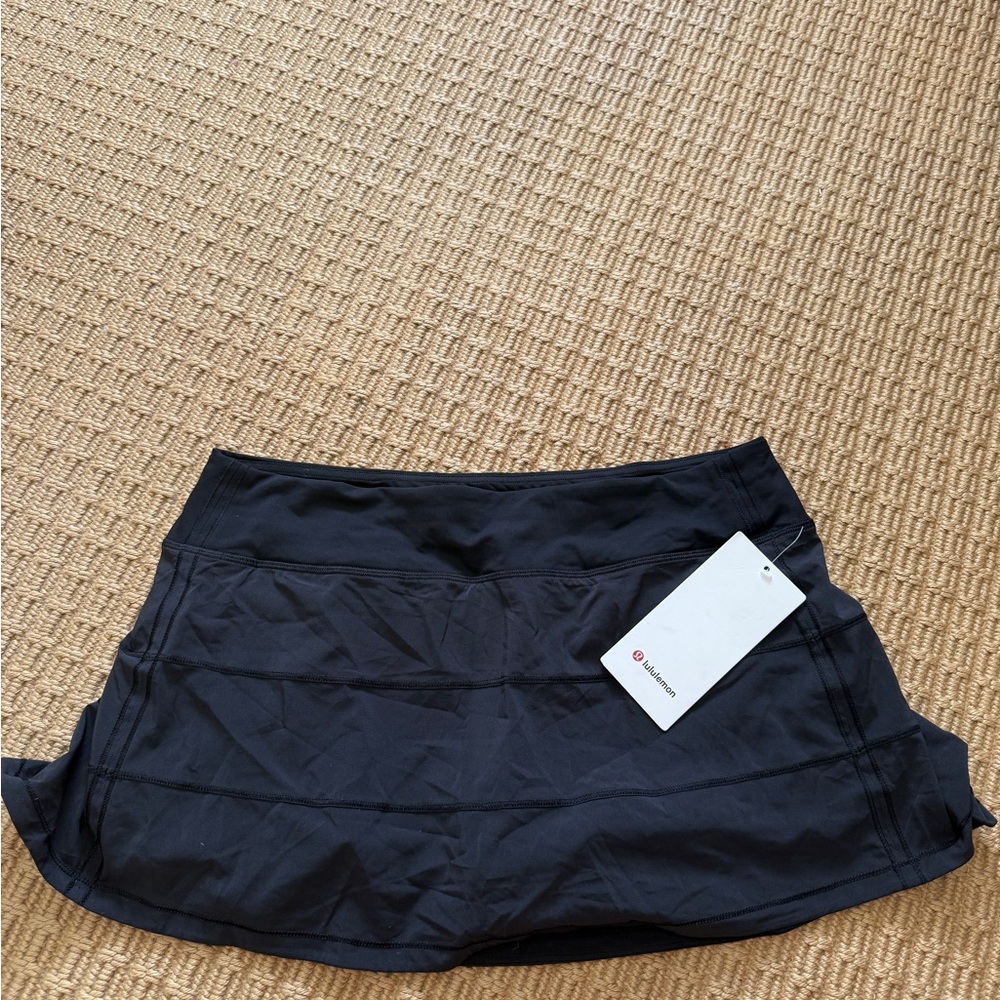 Lululemon women’s black pace rival skirt with shorts. New with tags size 10